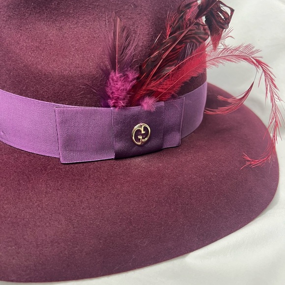 Authentic GUCCI Felt and Pheasant Feather GG Trilby Hat in Burgundy. - Picture 10 of 10